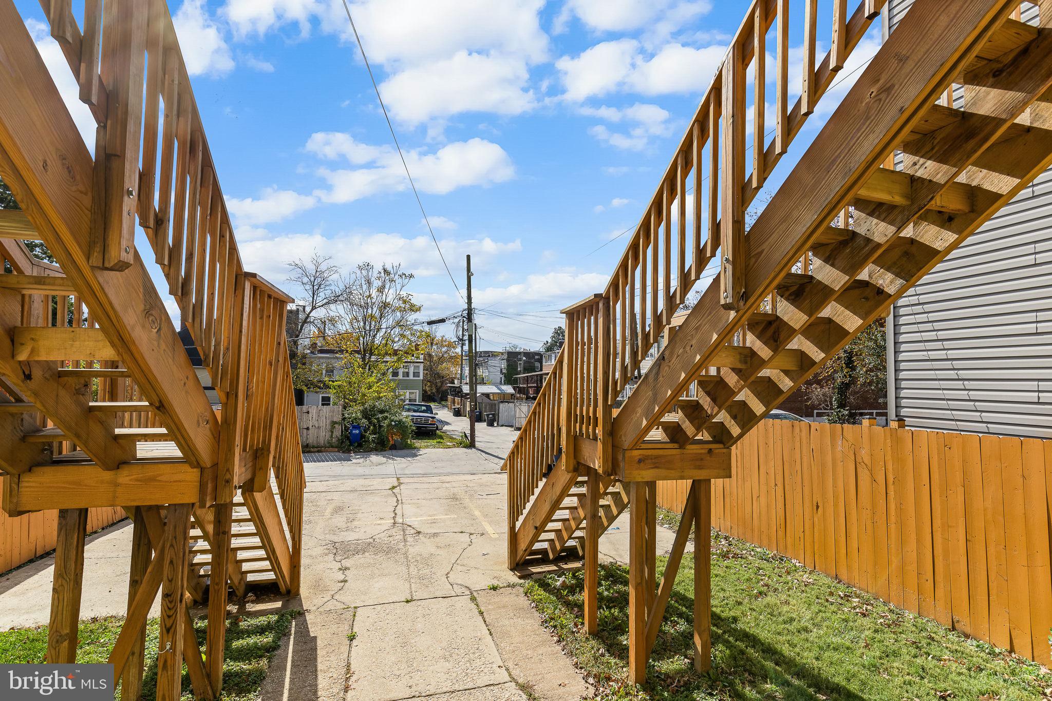 711 Irving STREET NE Unit: 1