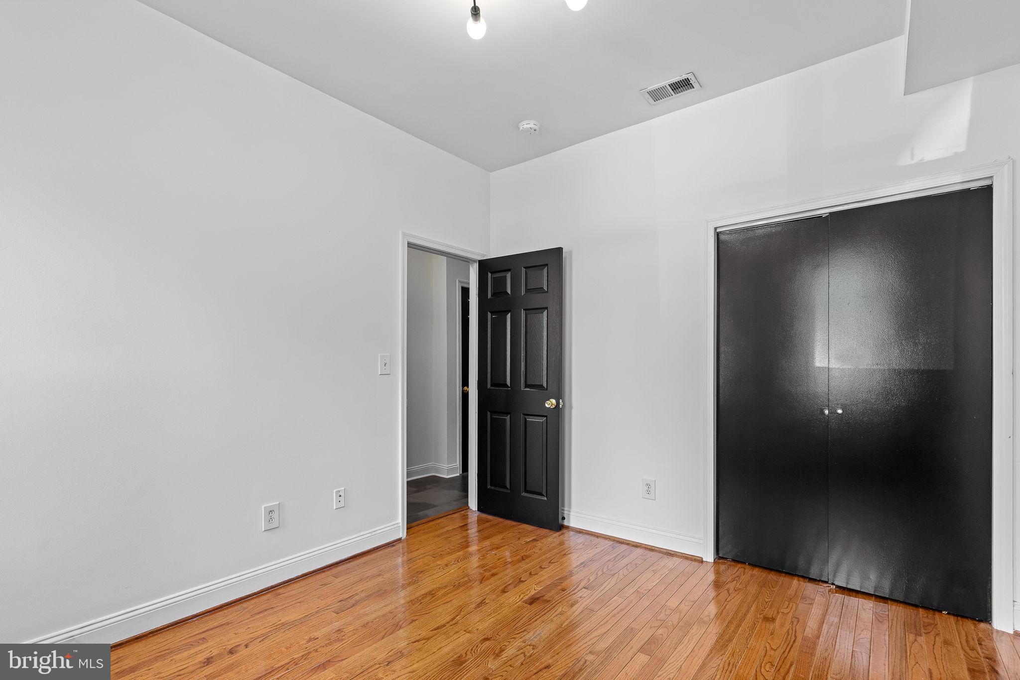 711 Irving STREET NE Unit: 1