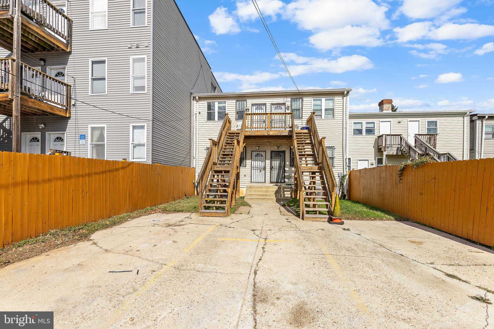 711 Irving STREET NE Unit: 1