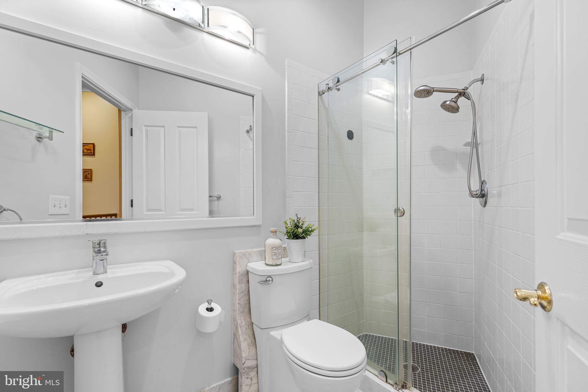 20 LOGAN CIR NW #1-2
