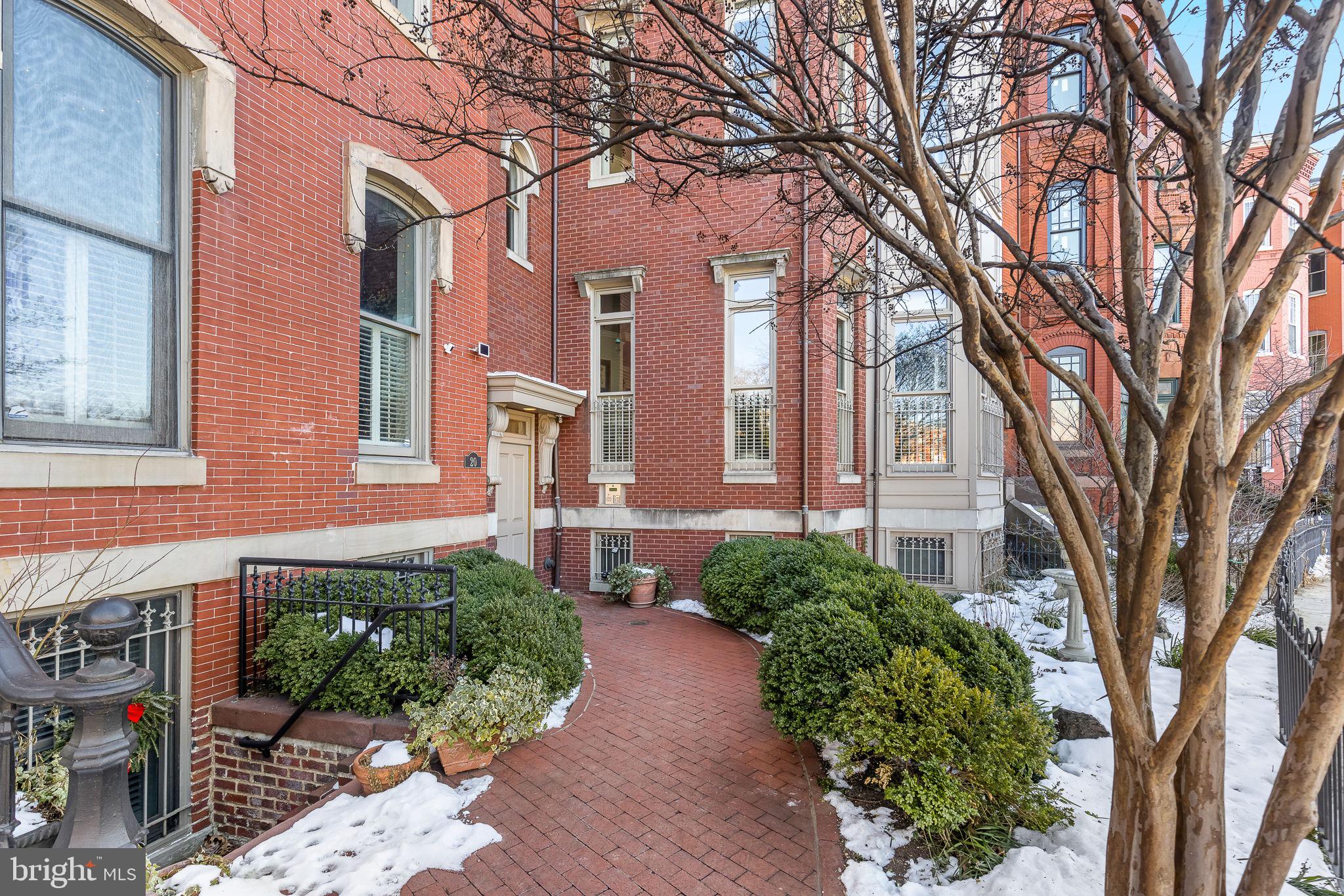 20 LOGAN CIR NW #1-2