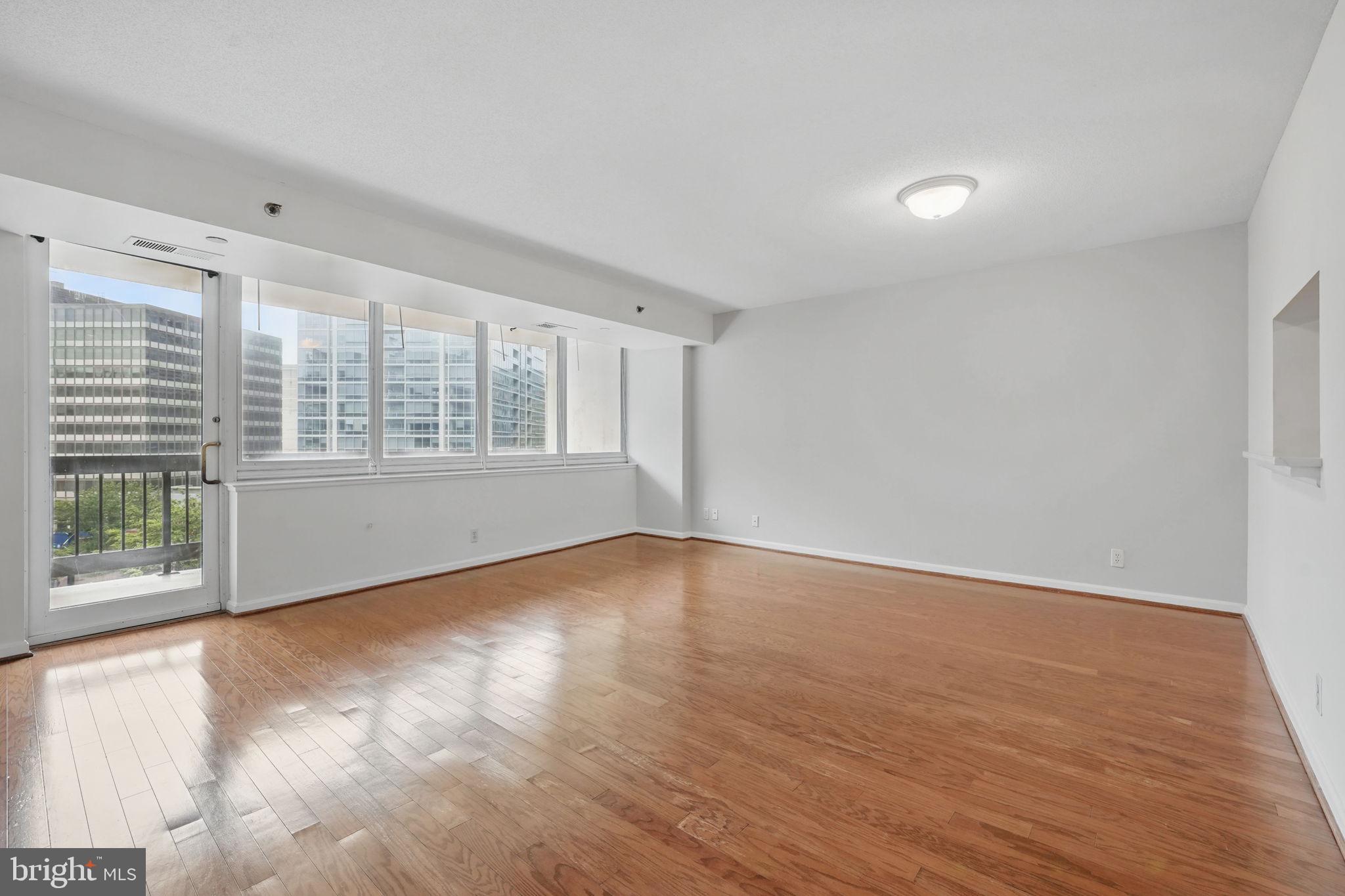 1805 CRYSTAL DR #617S