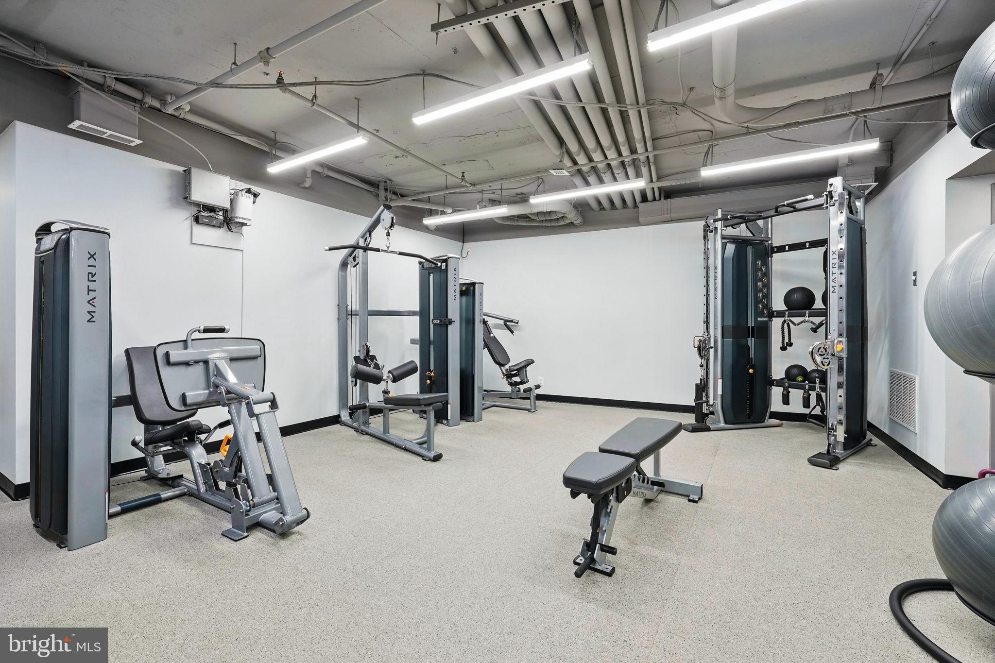 1805 CRYSTAL DR #617S