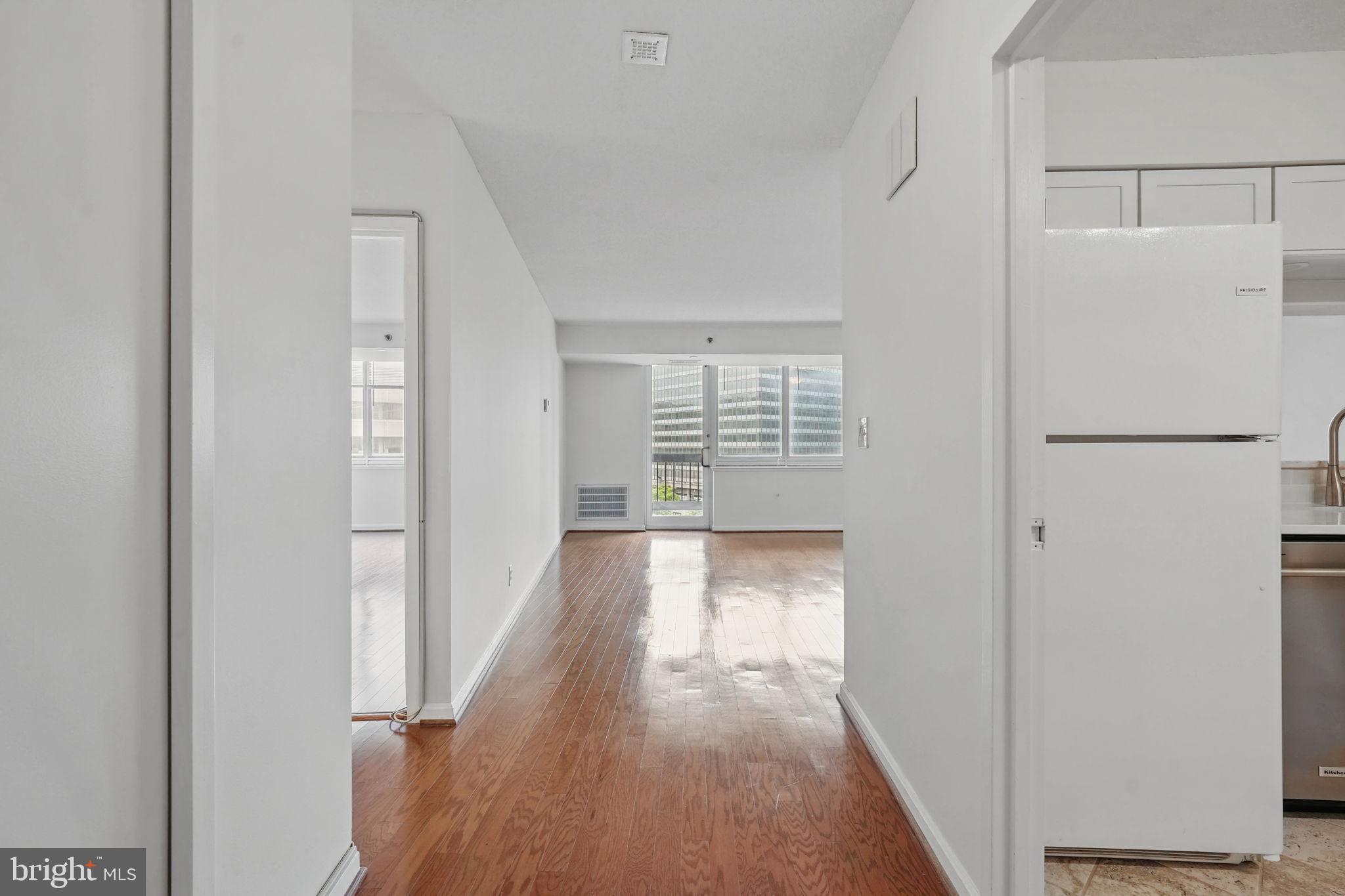 1805 CRYSTAL DR #617S