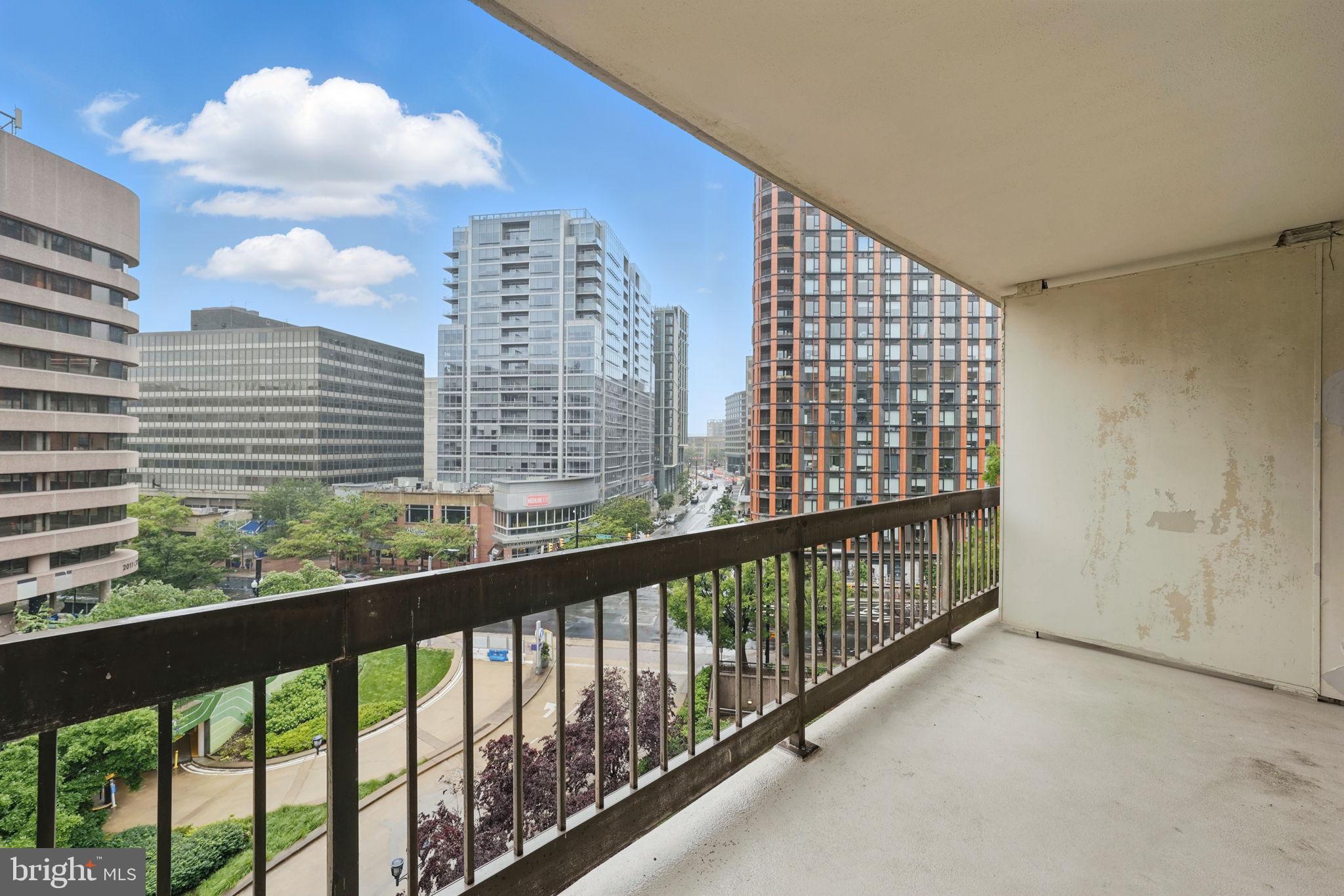 1805 CRYSTAL DR #617S