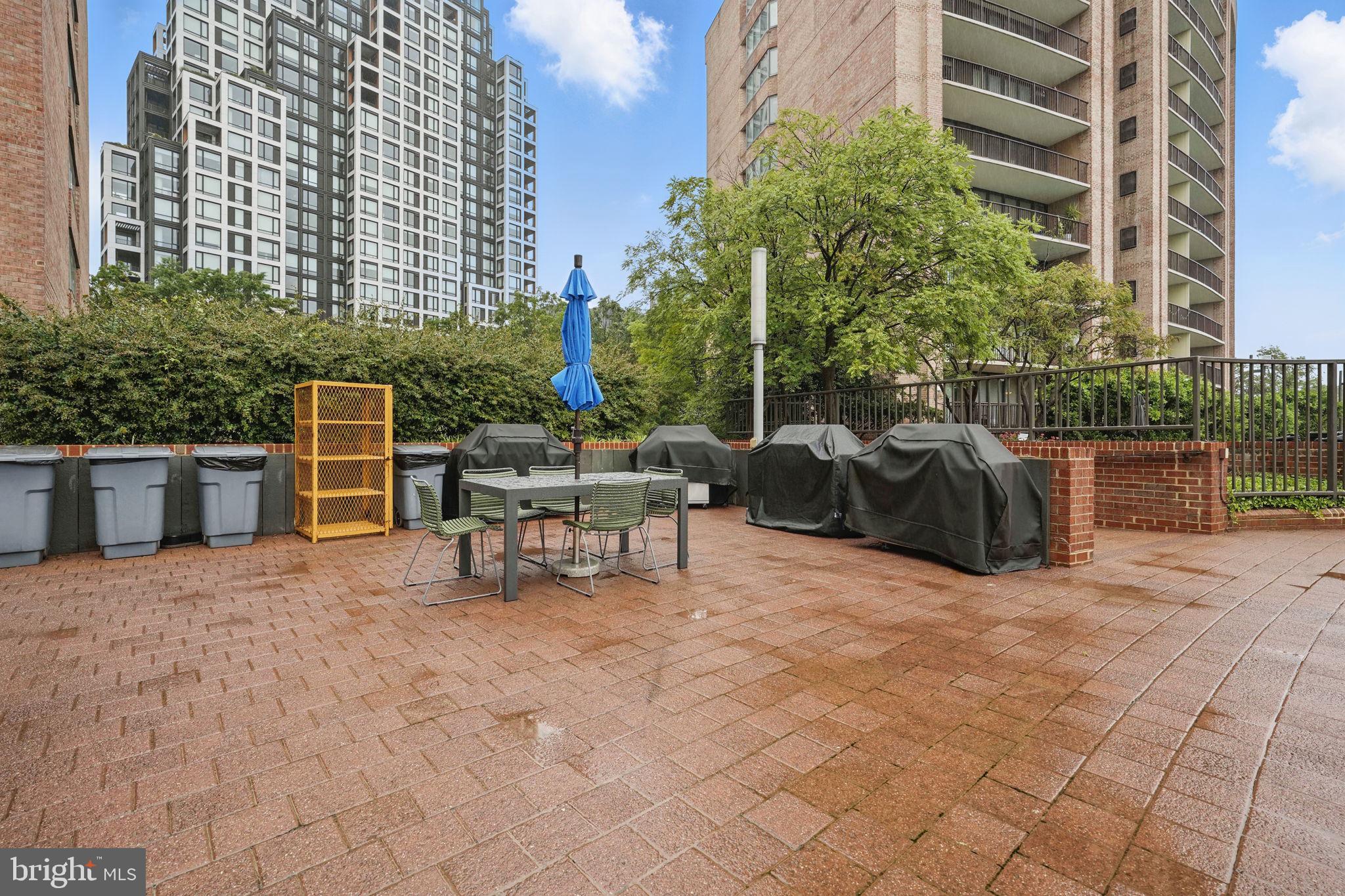 1805 CRYSTAL DR #617S