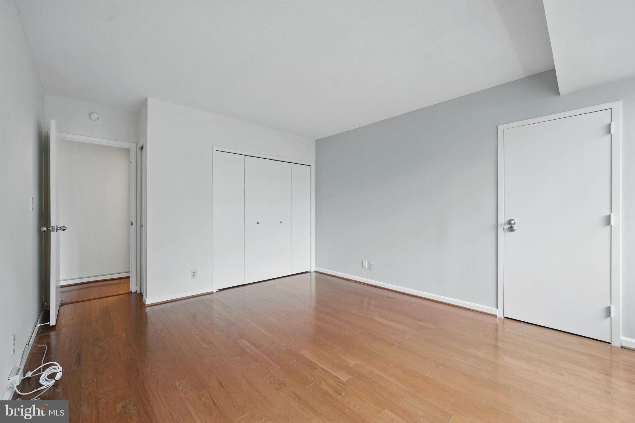 1805 CRYSTAL DR #617S