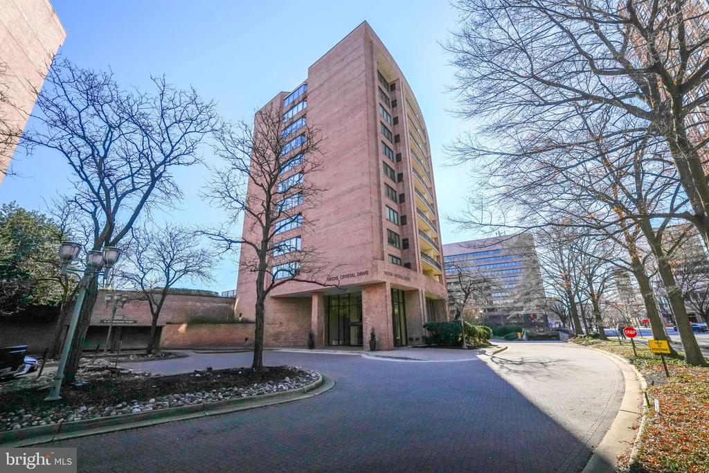 1805 CRYSTAL DR #617S