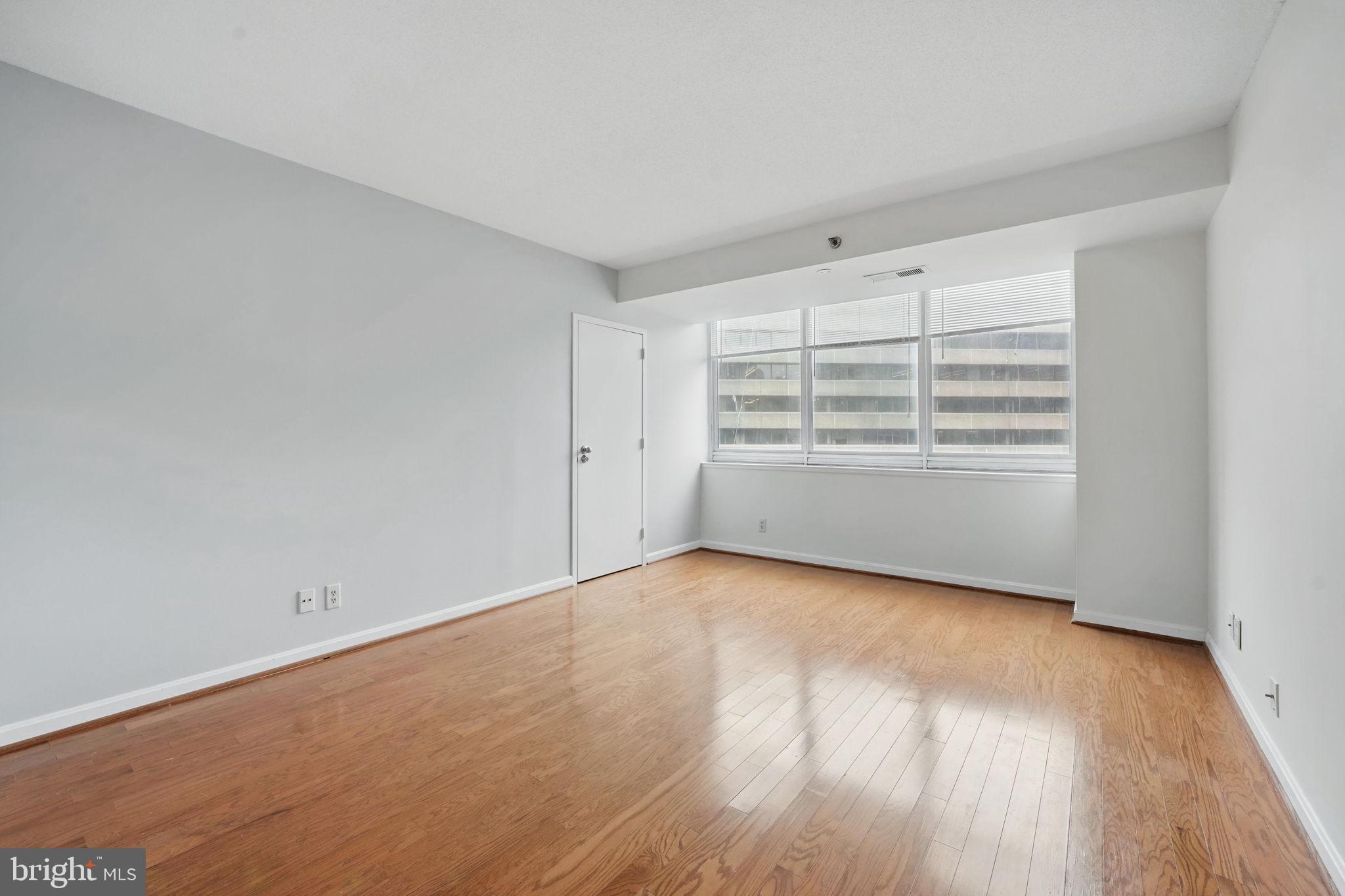 1805 CRYSTAL DR #617S