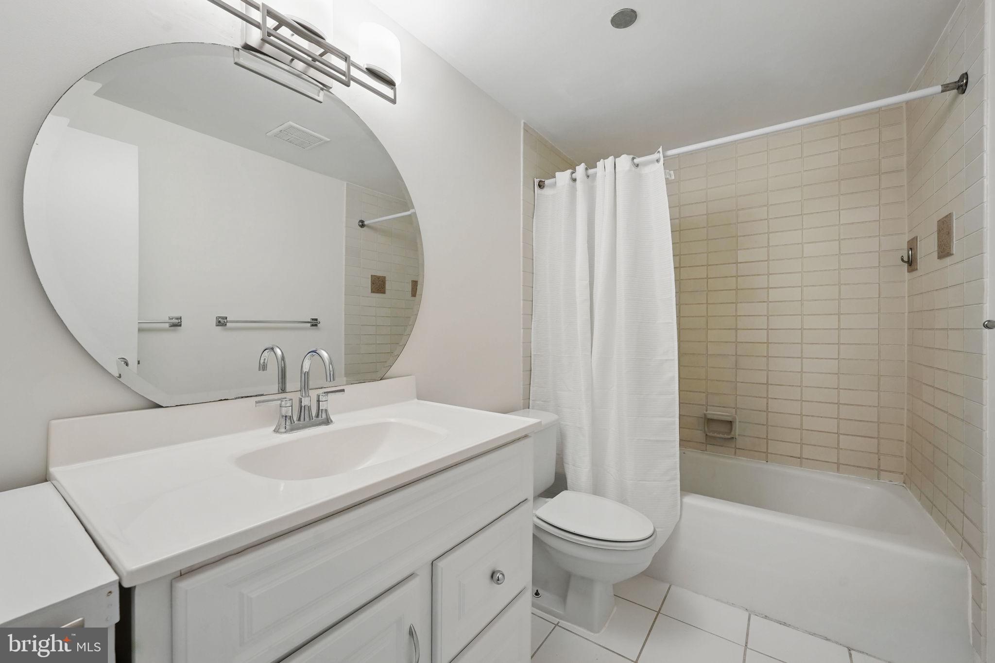 1805 CRYSTAL DR #617S