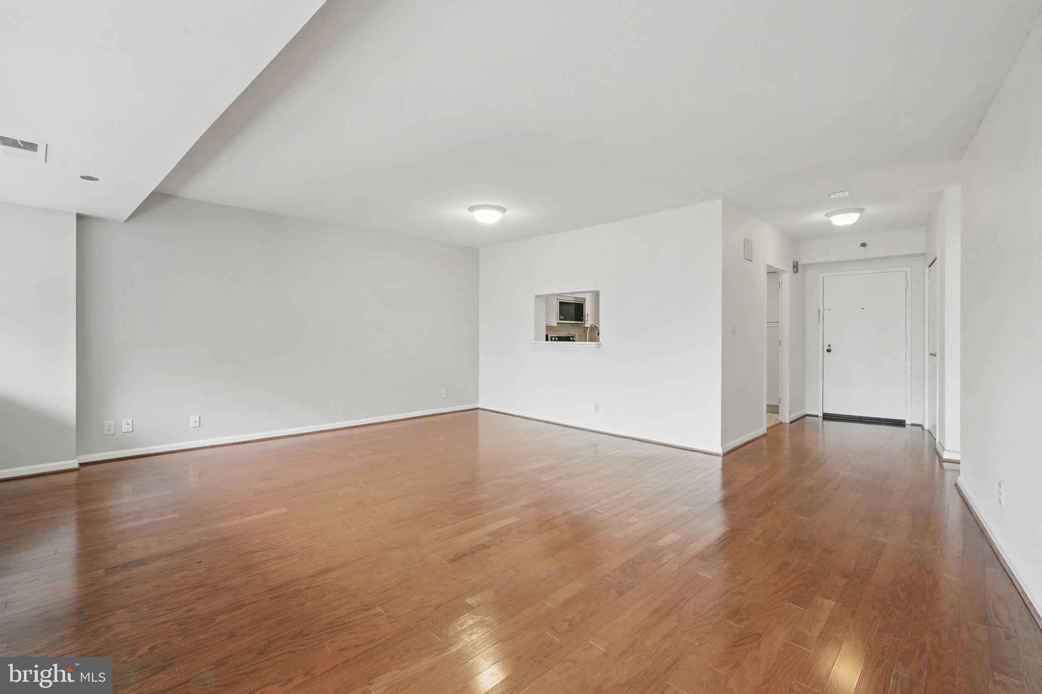 1805 CRYSTAL DR #617S