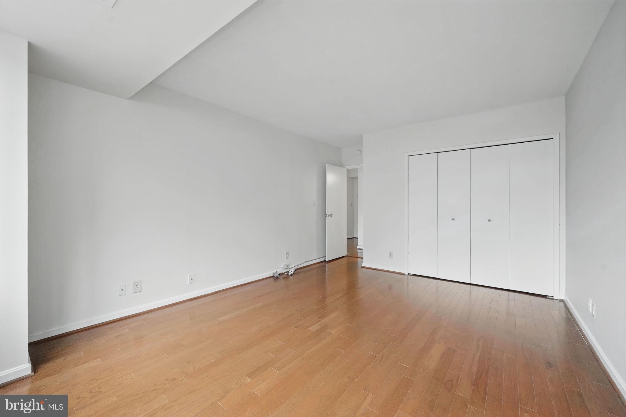 1805 CRYSTAL DR #617S