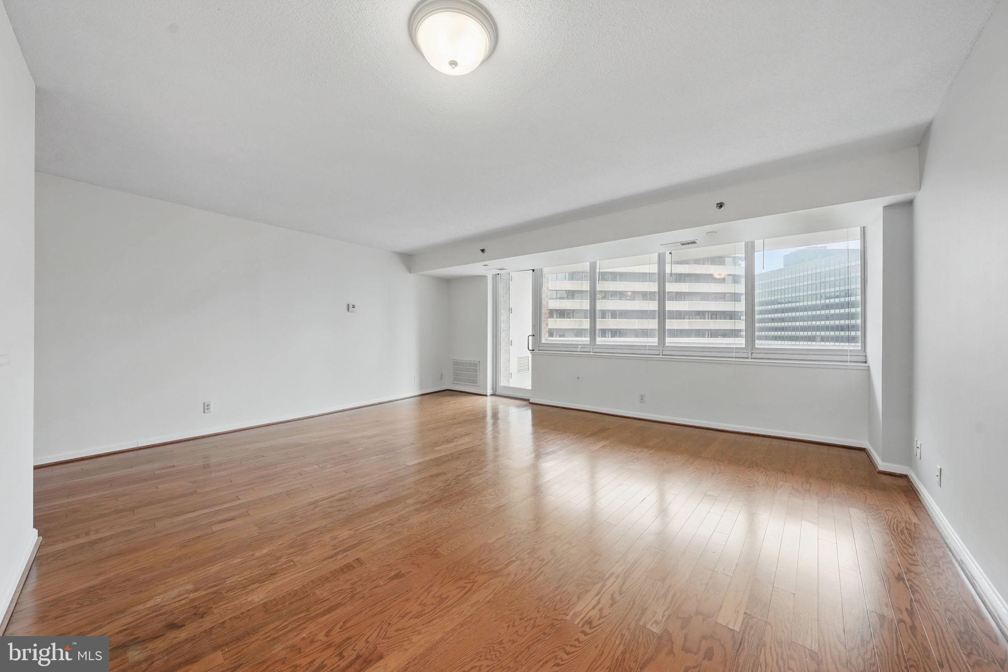 1805 CRYSTAL DR #617S