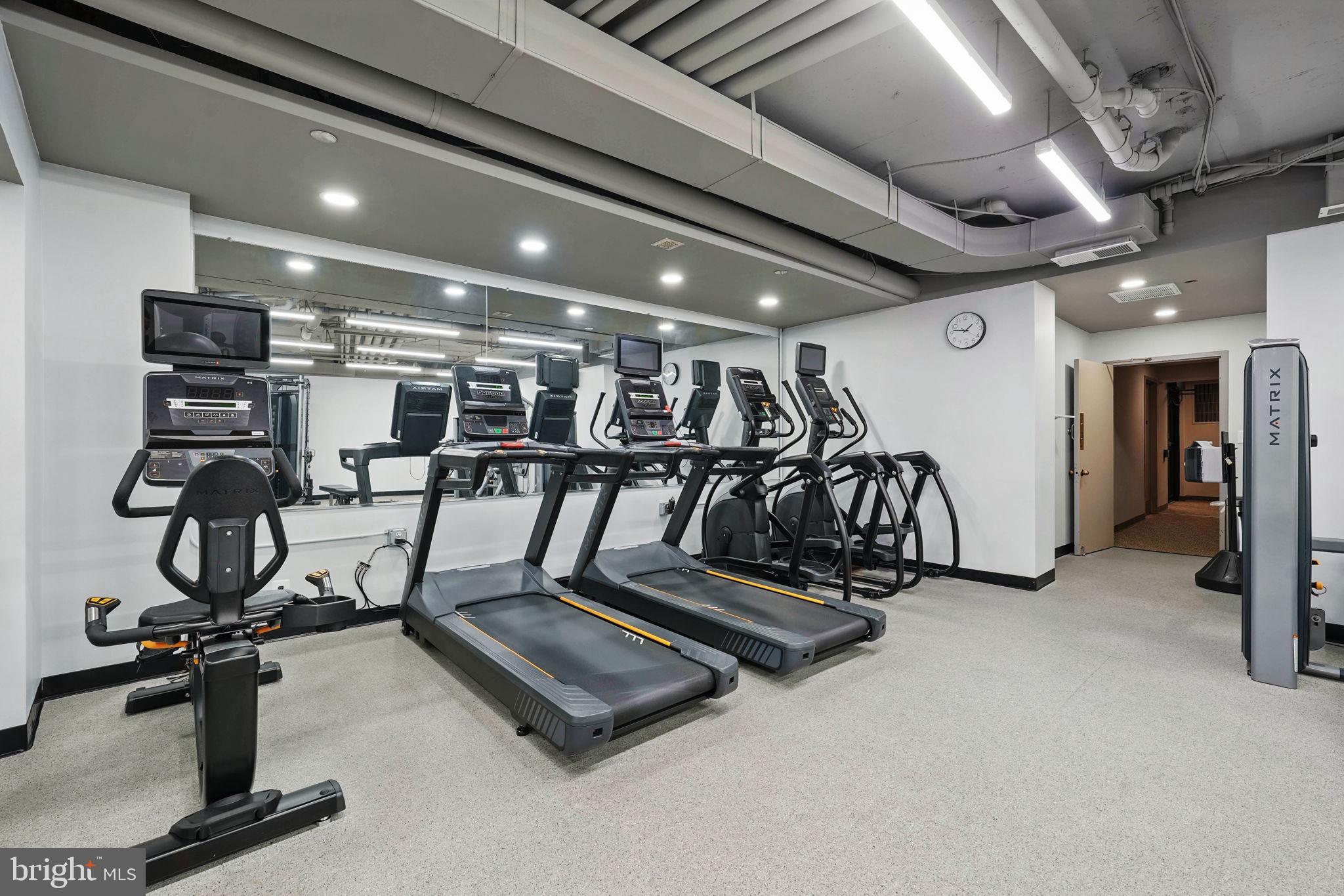 1805 CRYSTAL DR #617S