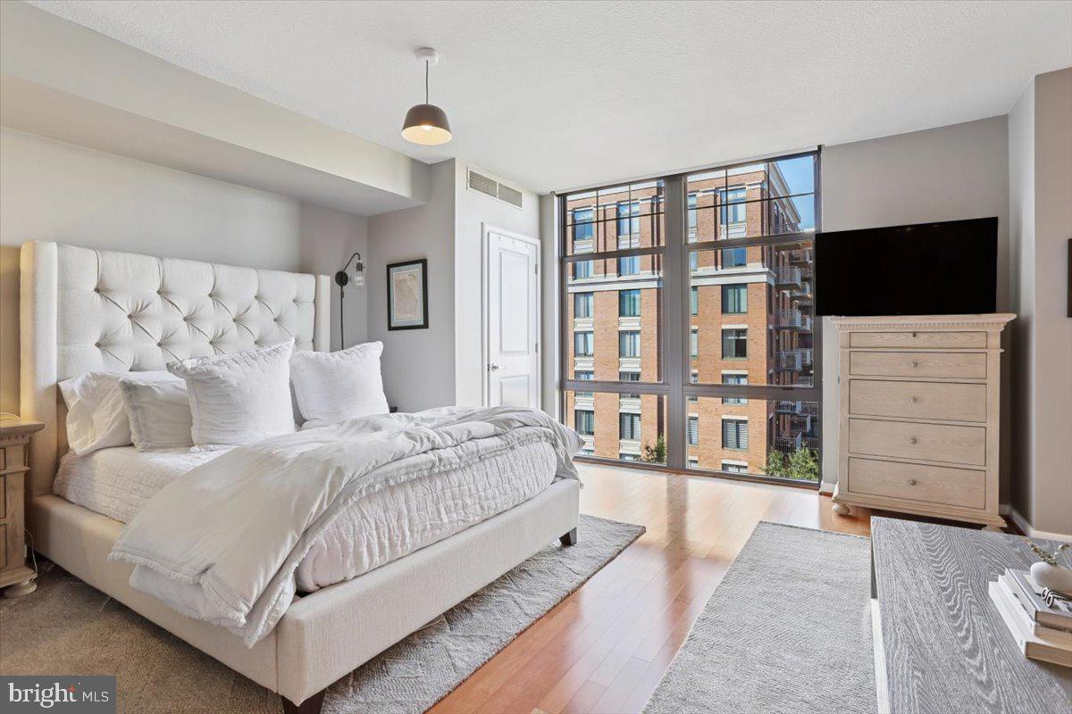 1021 N GARFIELD STREET 806