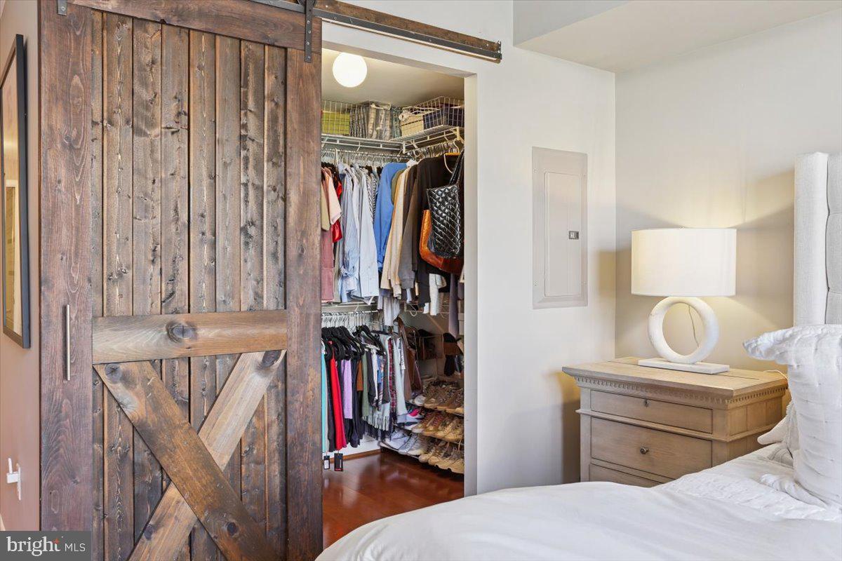 1021 N GARFIELD STREET 806