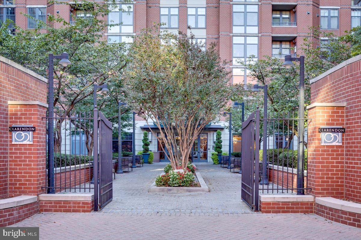 1021 N GARFIELD STREET 806