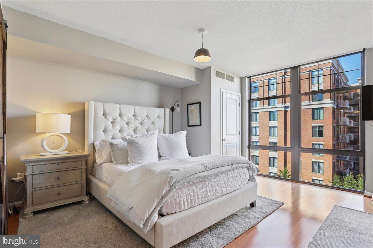 1021 N GARFIELD STREET 806