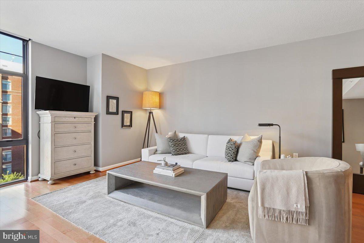 1021 N GARFIELD STREET 806