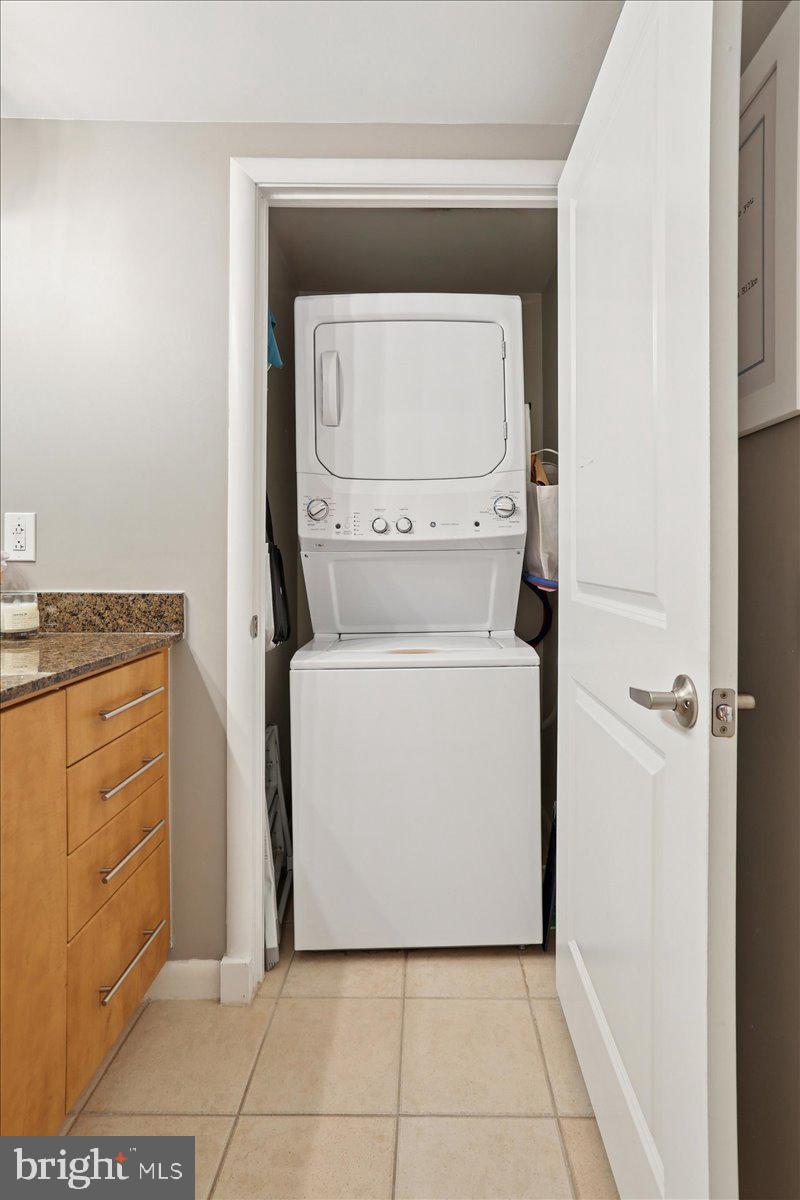 1021 N GARFIELD STREET 806