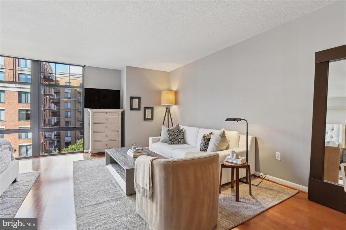 1021 N GARFIELD STREET 806