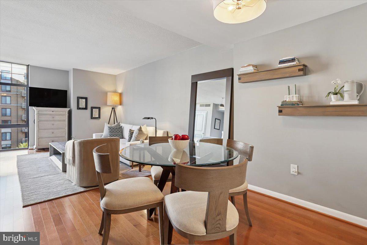 1021 N GARFIELD STREET 806