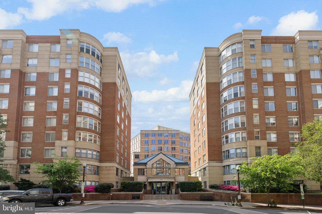 3830 9TH STREET N Unit: 507W