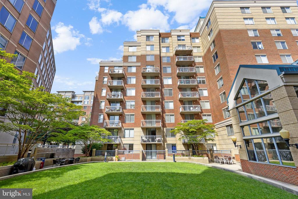 3830 9TH STREET N Unit: 507W