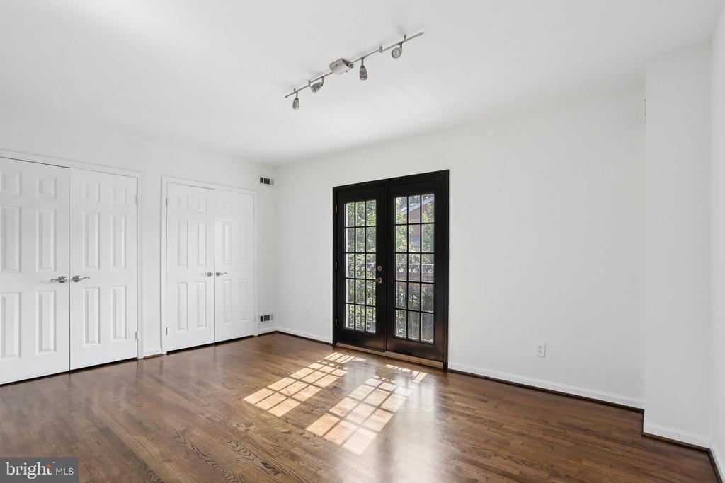 109 KING HENRY COURT