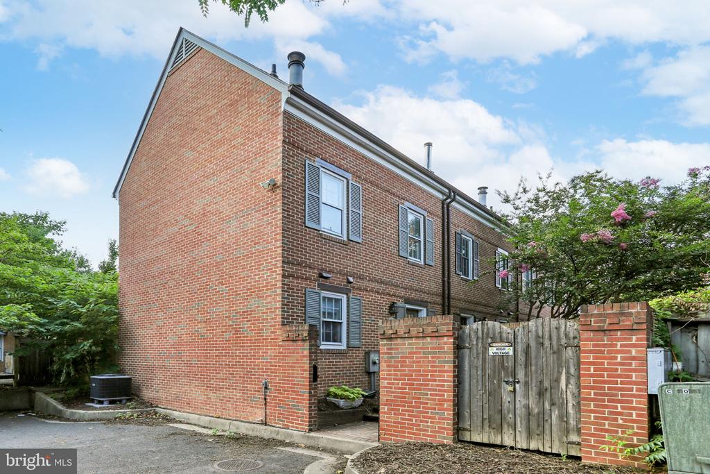 109 KING HENRY COURT