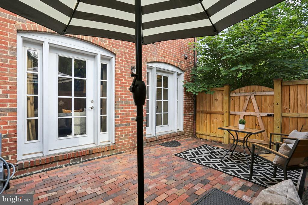 109 KING HENRY COURT