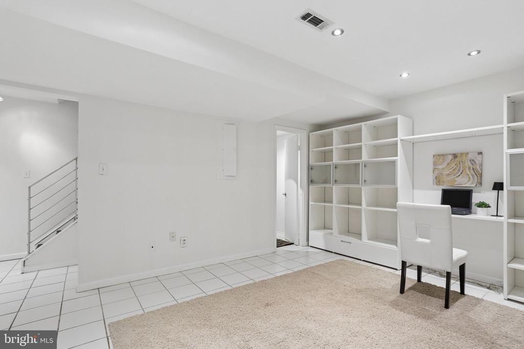 109 KING HENRY COURT