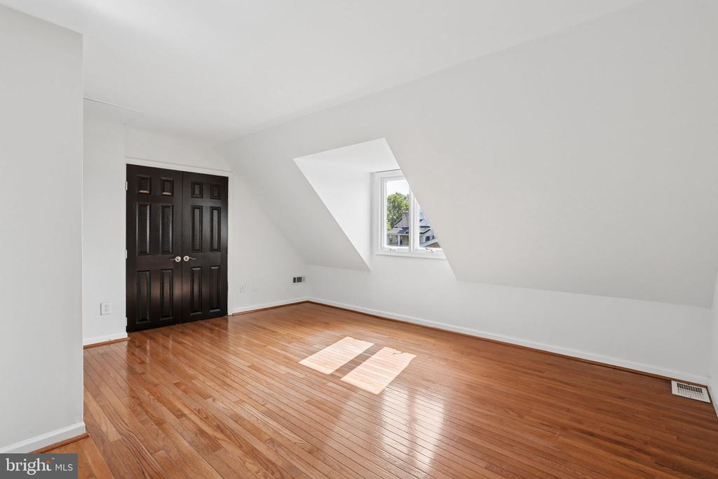 109 KING HENRY COURT