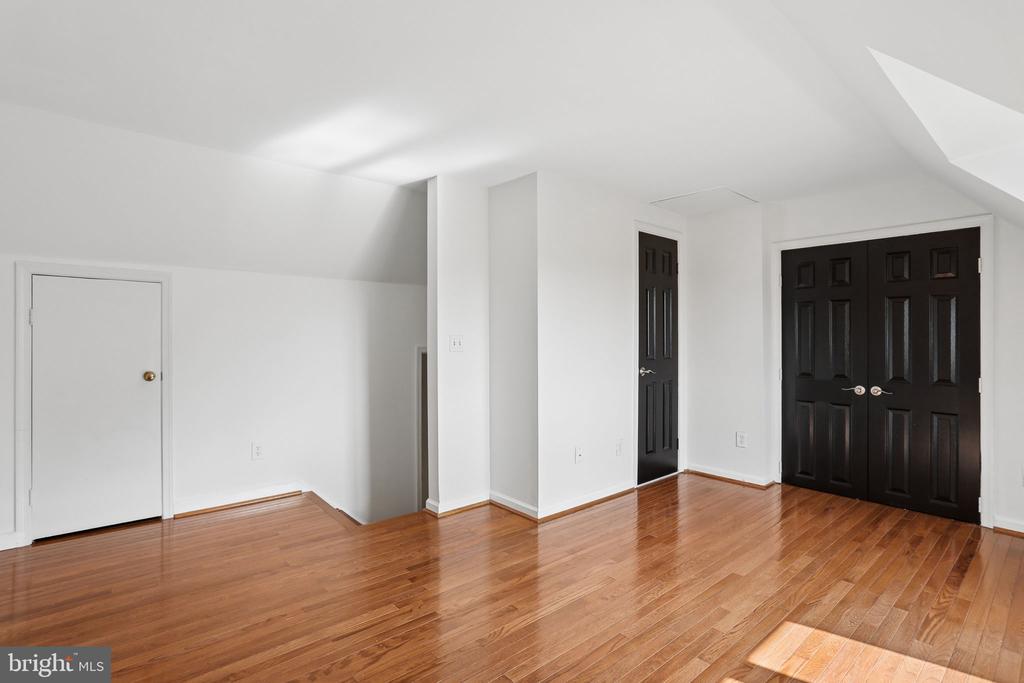 109 KING HENRY COURT