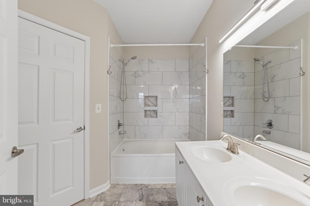 4561 STRUTFIELD LANE Unit: 3203