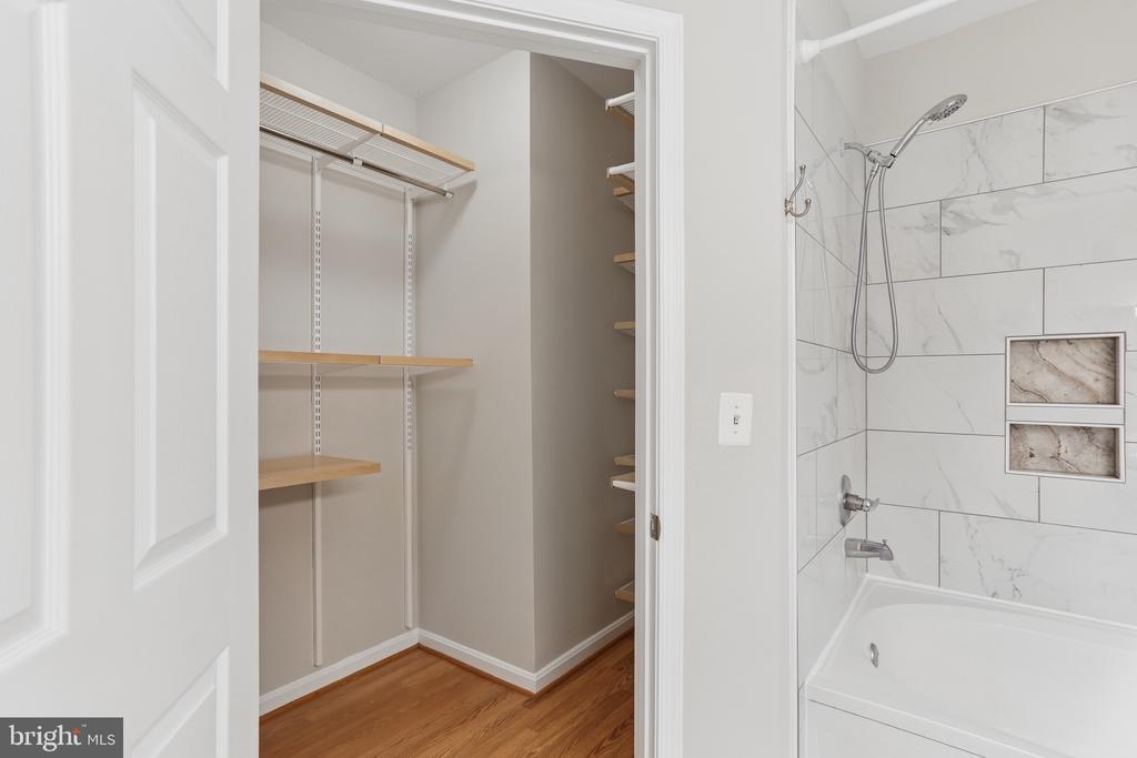4561 STRUTFIELD LANE Unit: 3203