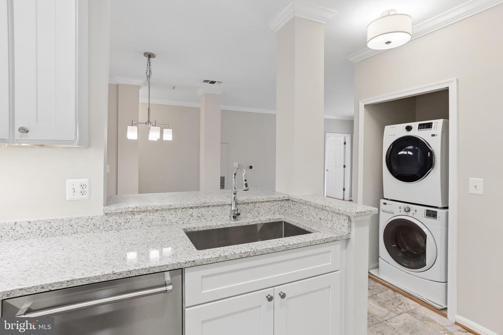 4561 STRUTFIELD LANE Unit: 3203