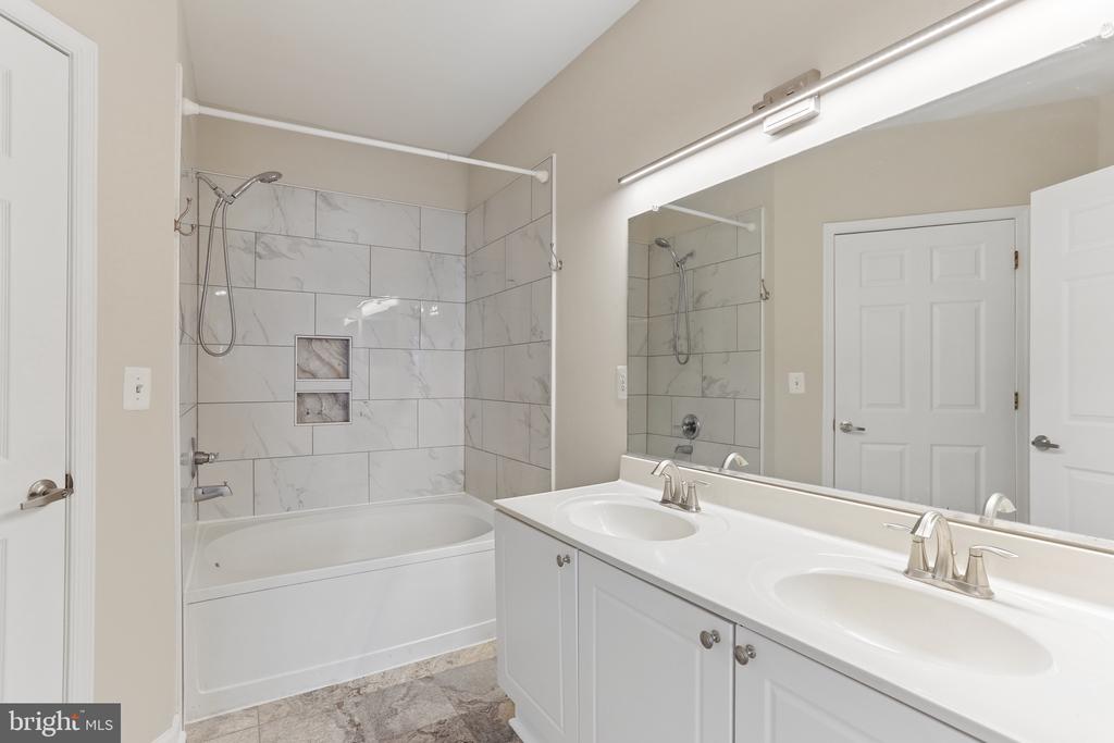 4561 STRUTFIELD LANE Unit: 3203