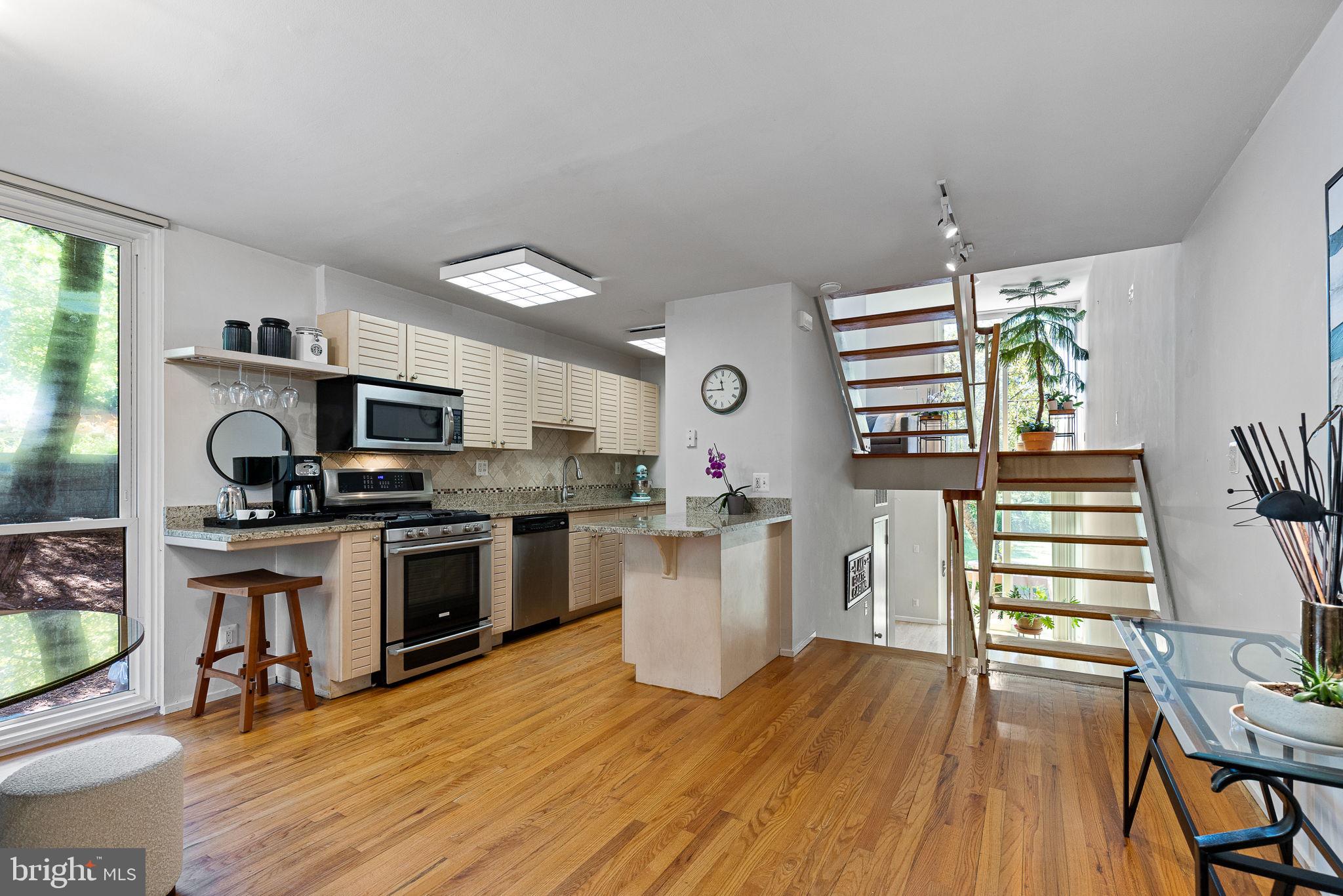 11459 Washington Plz W