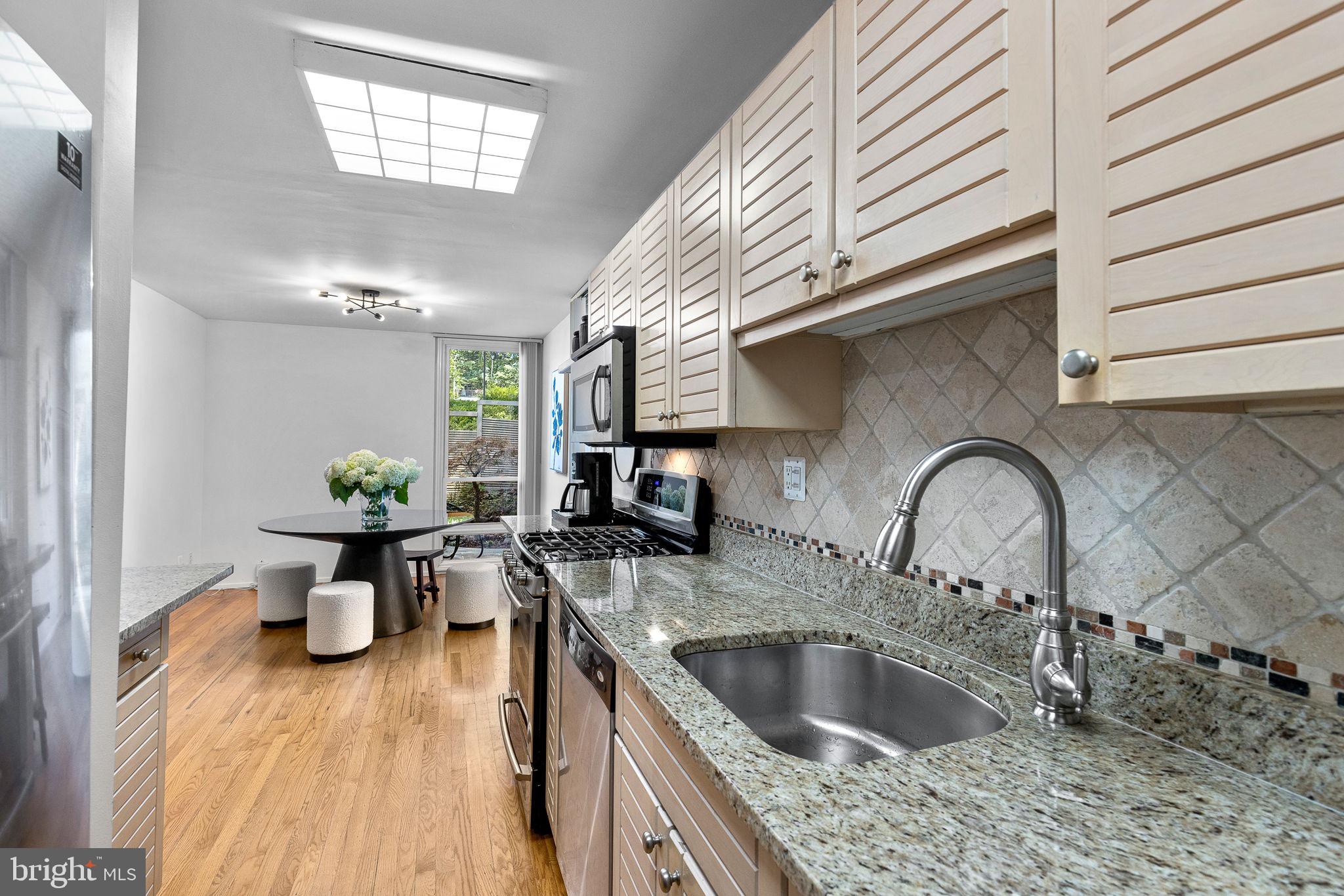 11459 Washington Plz W