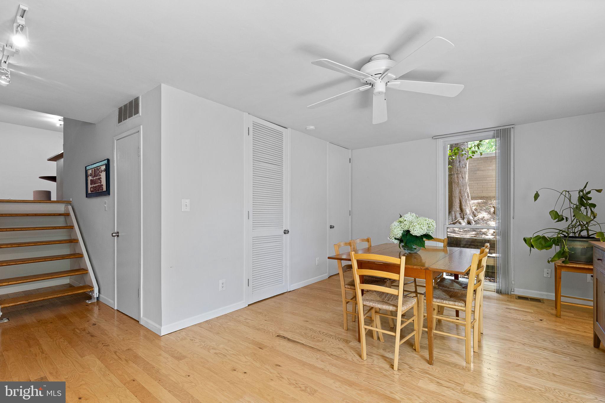 11459 Washington Plz W