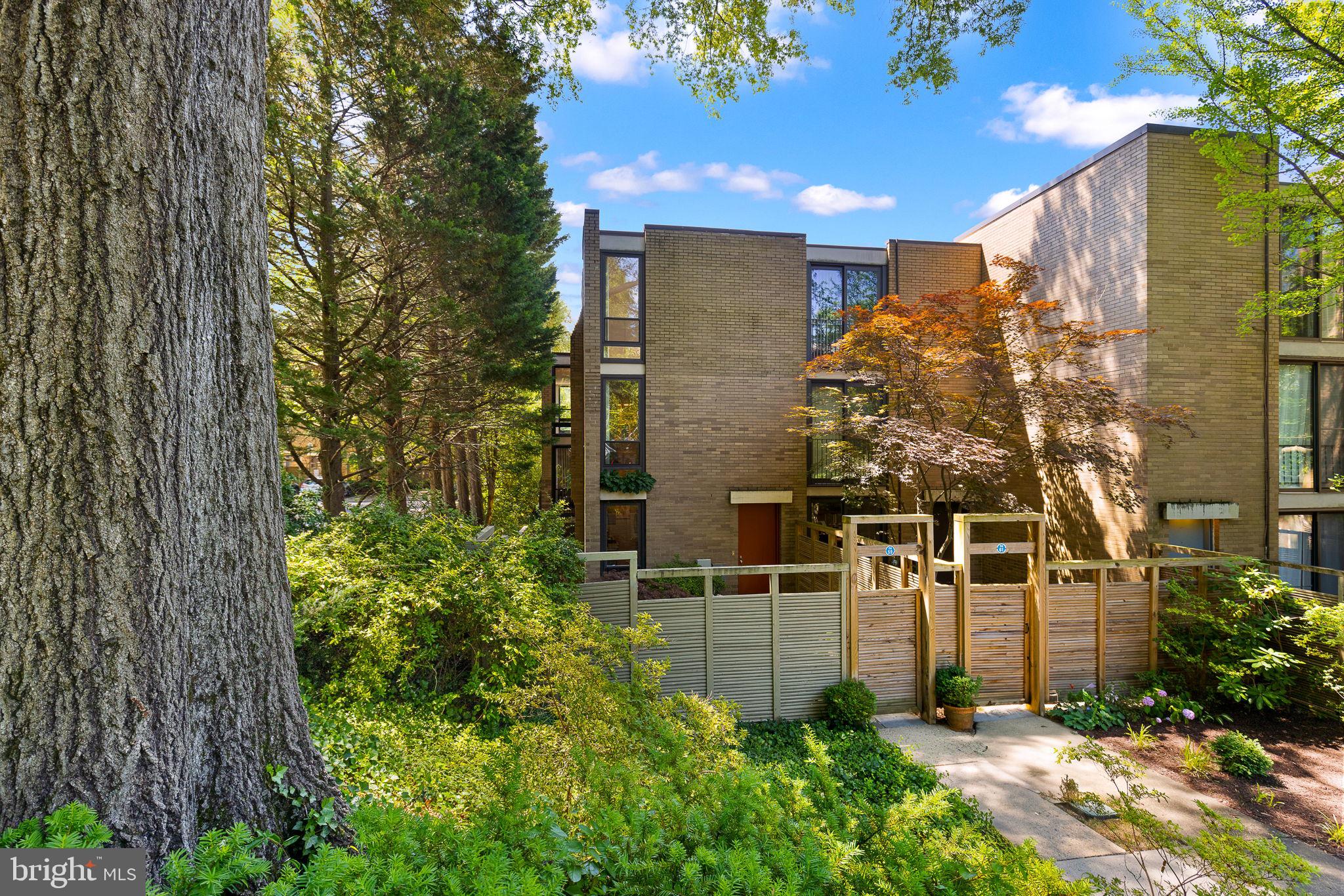11459 Washington Plz W