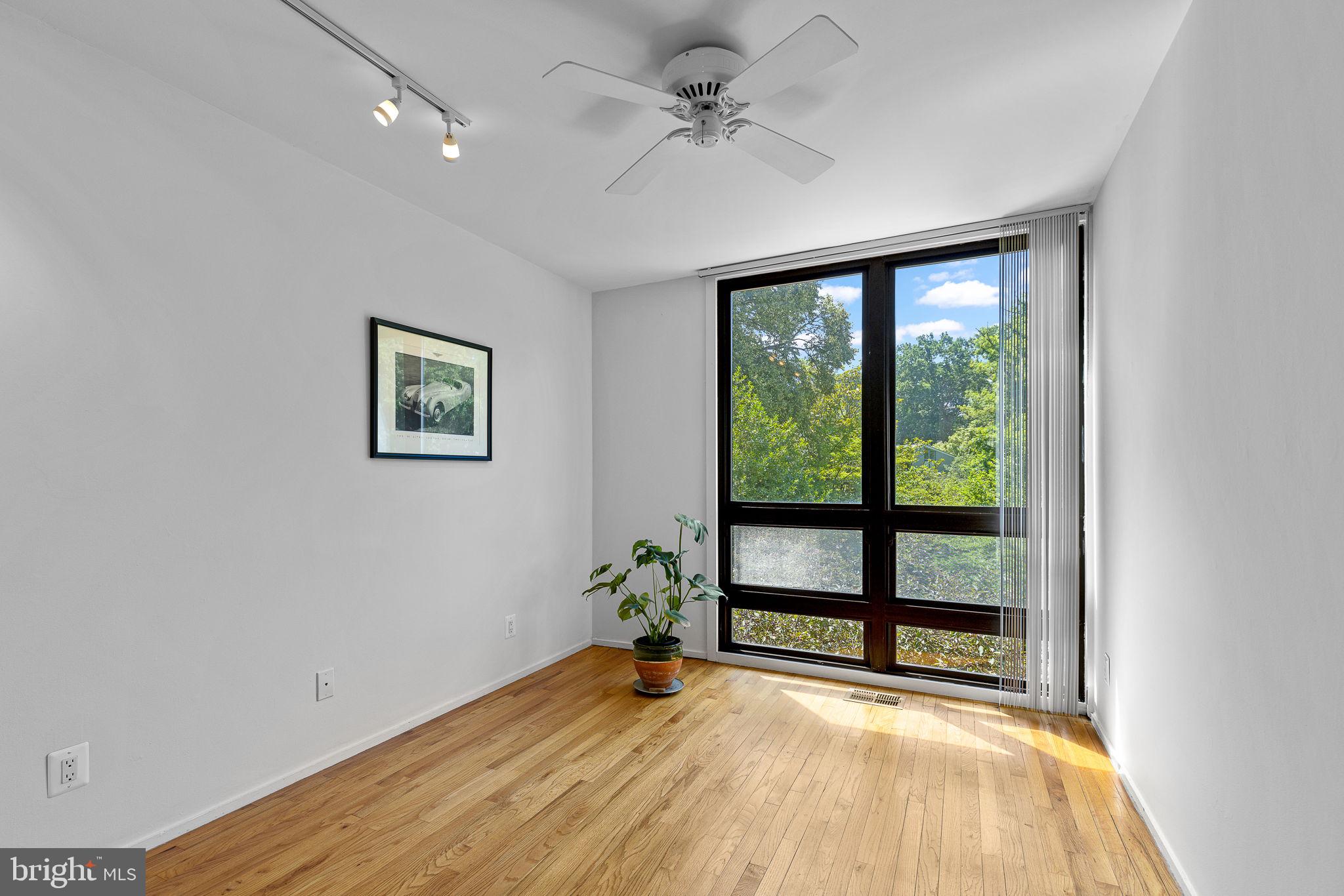 11459 Washington Plz W