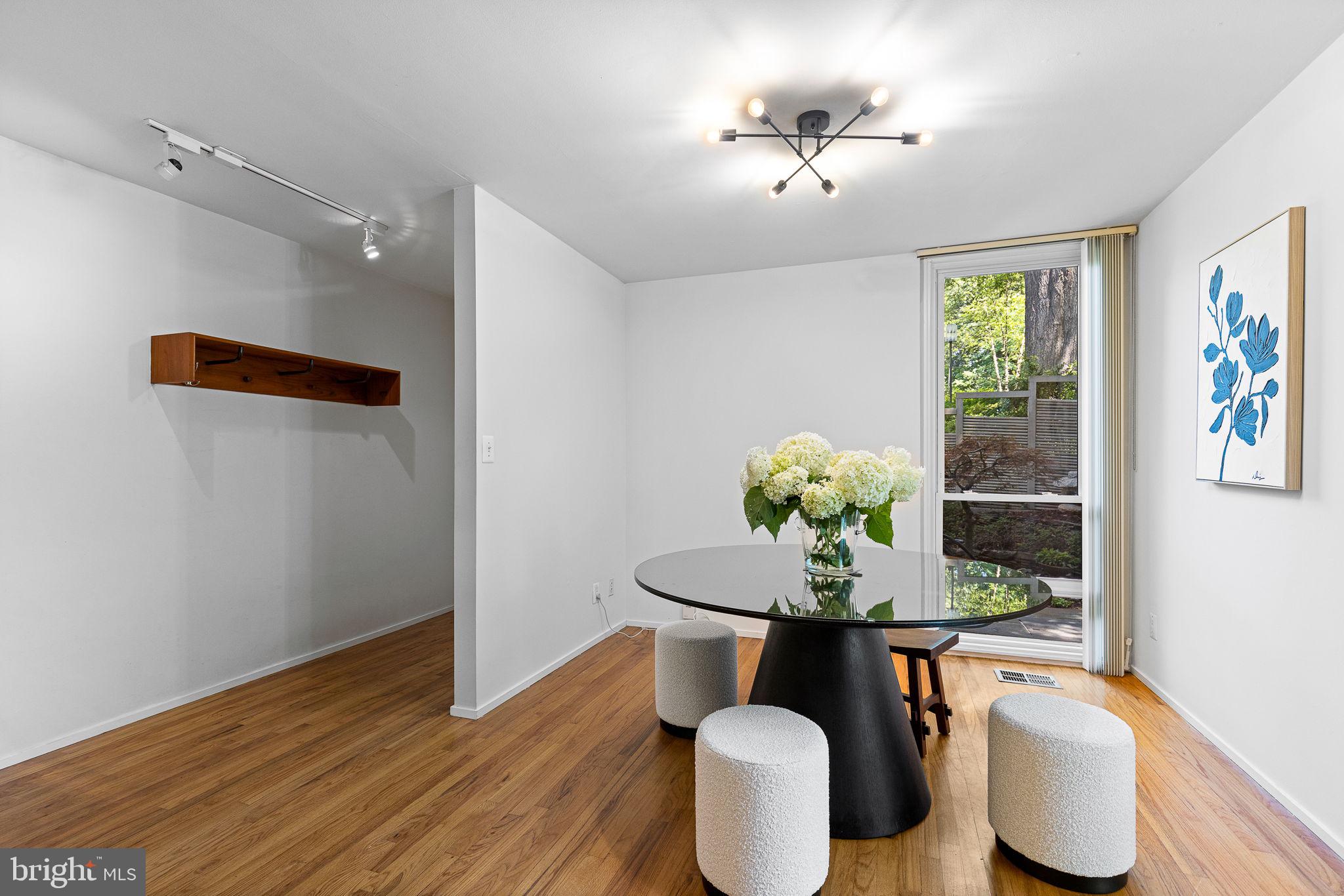 11459 Washington Plz W