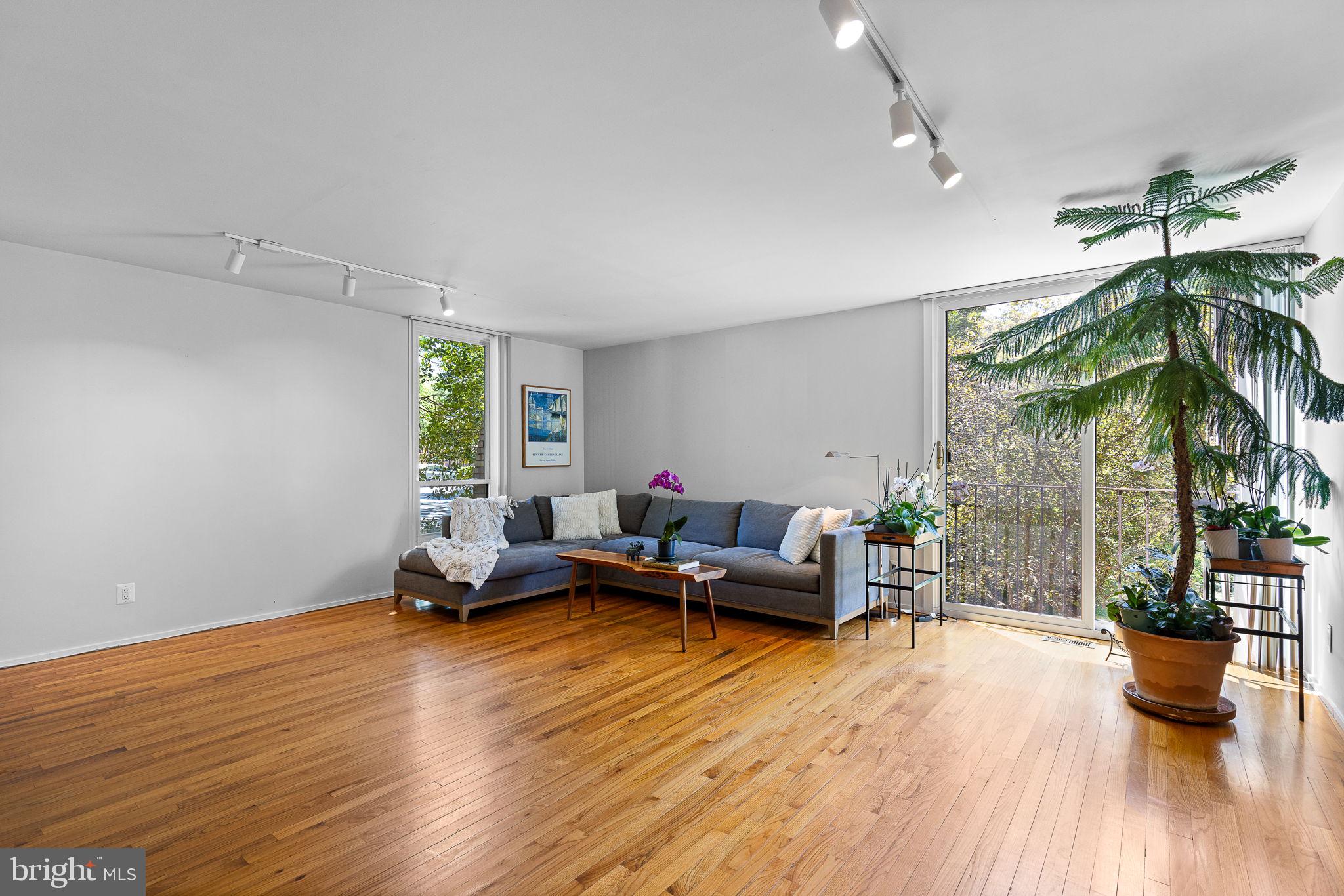 11459 Washington Plz W