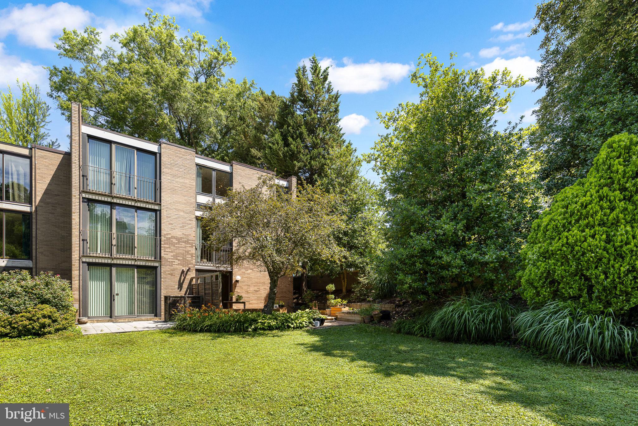 11459 Washington Plz W
