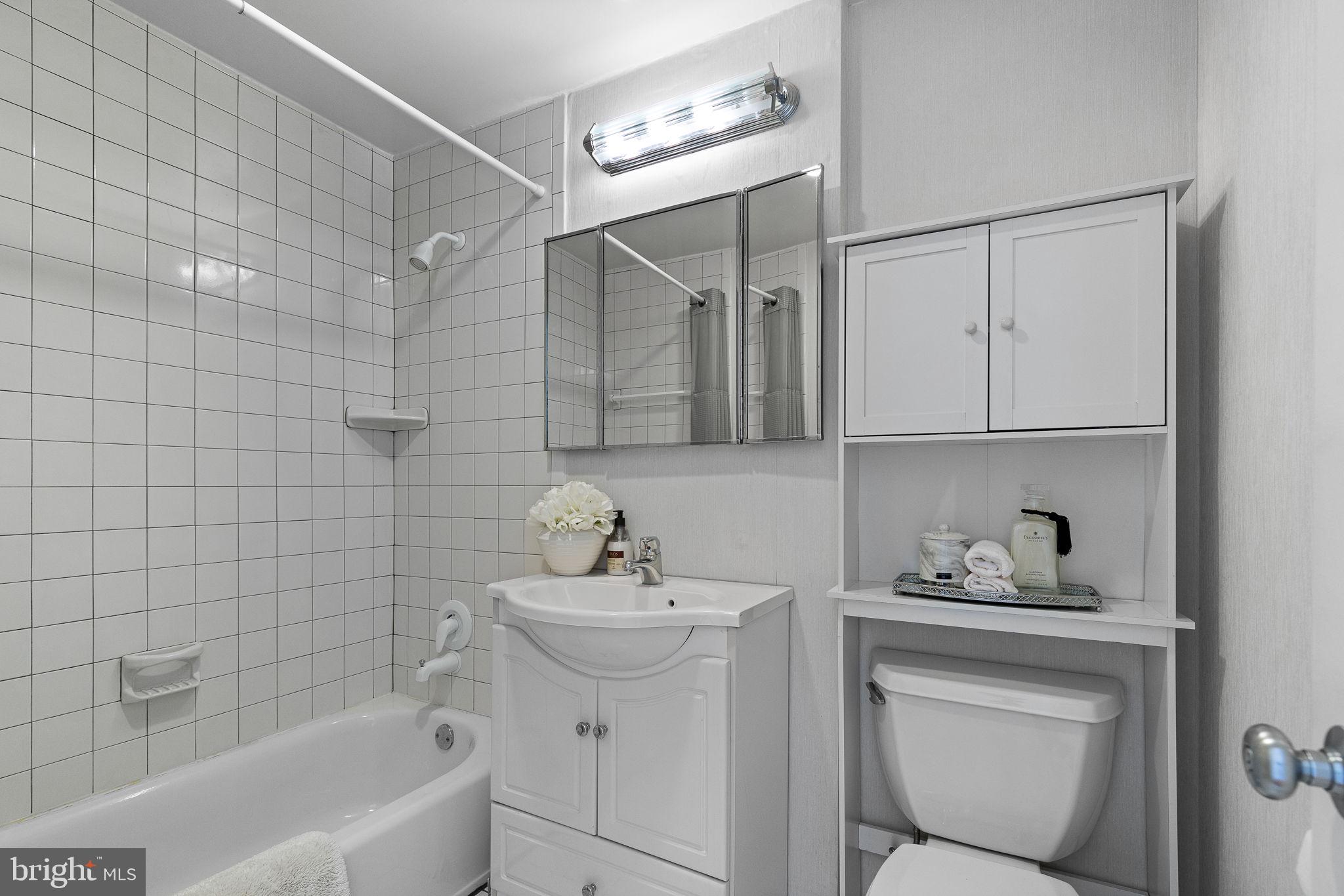 11459 Washington Plz W