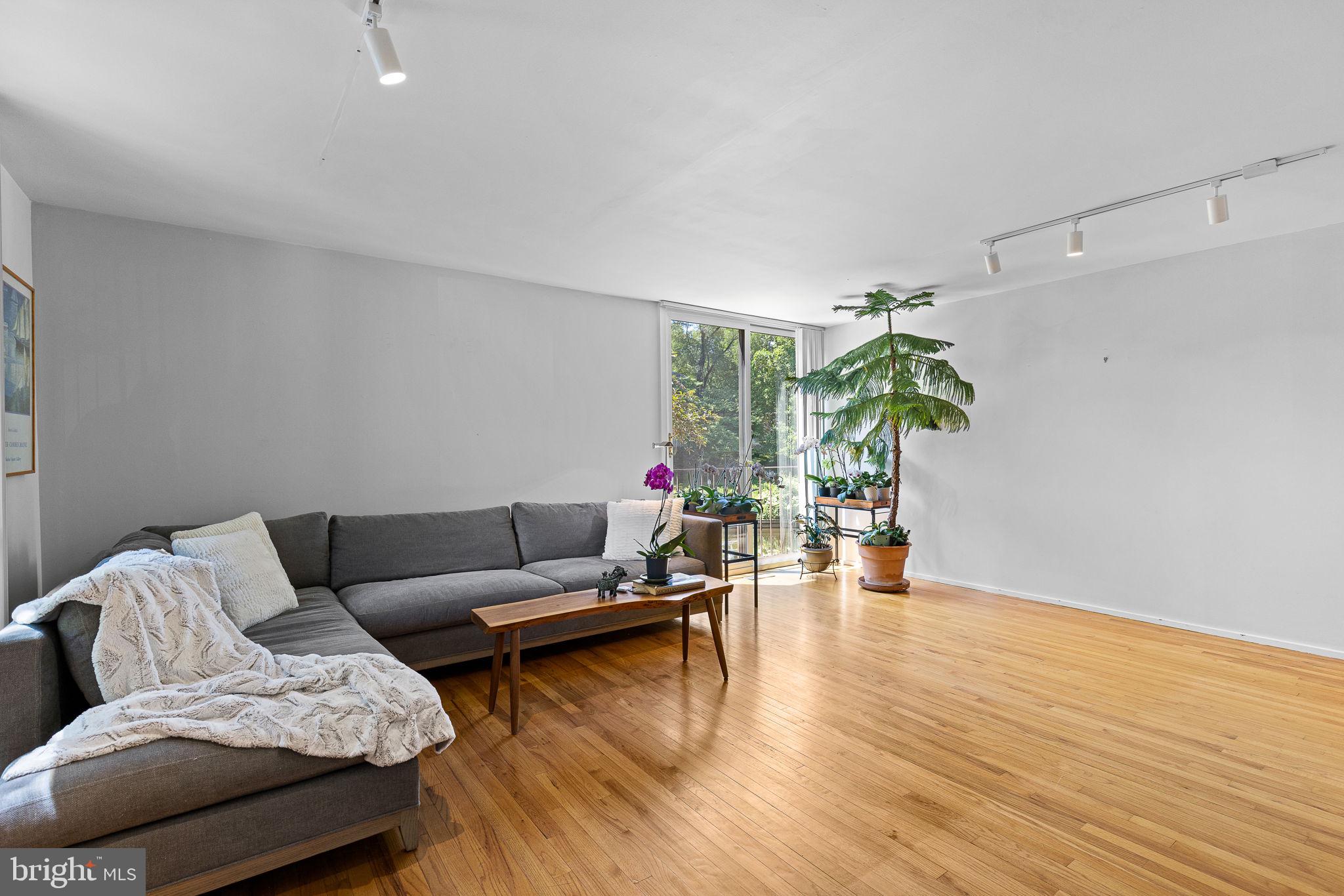11459 Washington Plz W