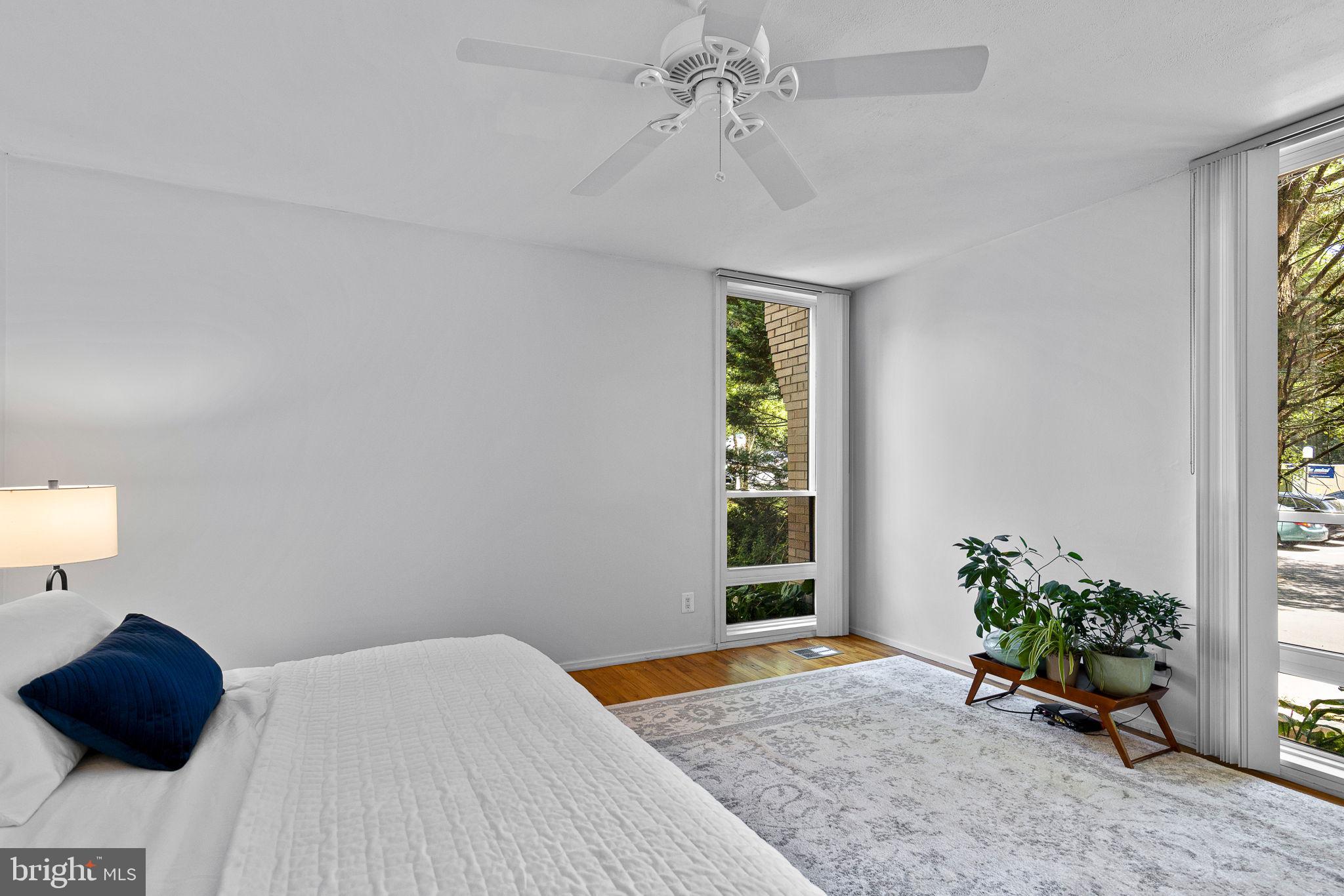 11459 Washington Plz W