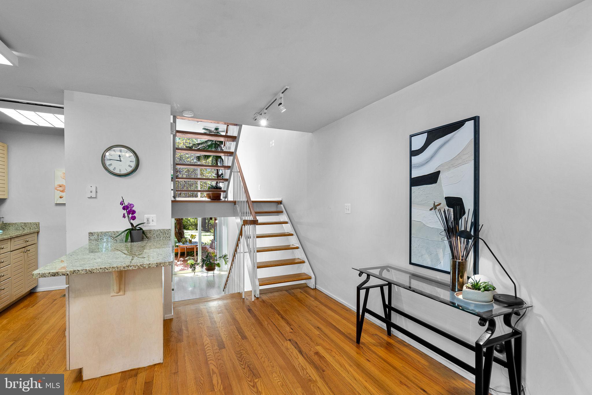 11459 Washington Plz W